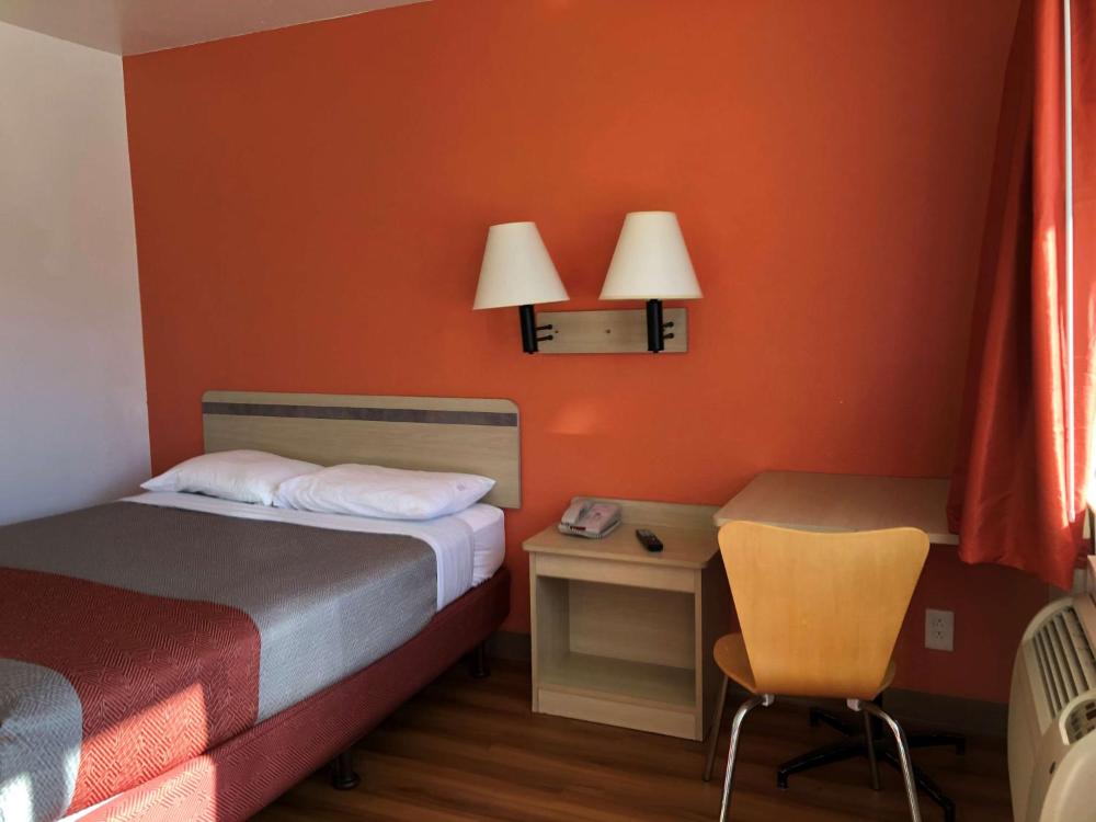 Queen Room interior